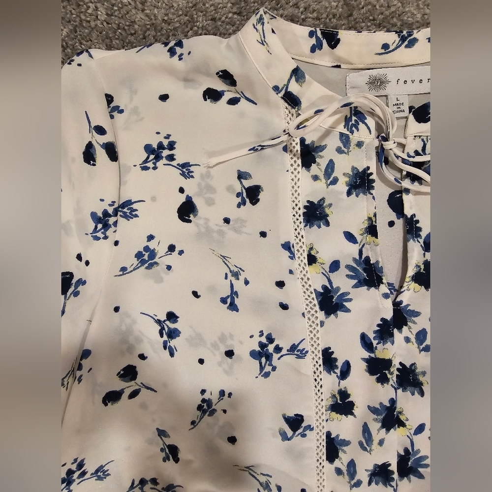 Fever Size Large Women's Long Bell Sleeves Blue & White Floral Peplum Top - Picture 3 of 10
